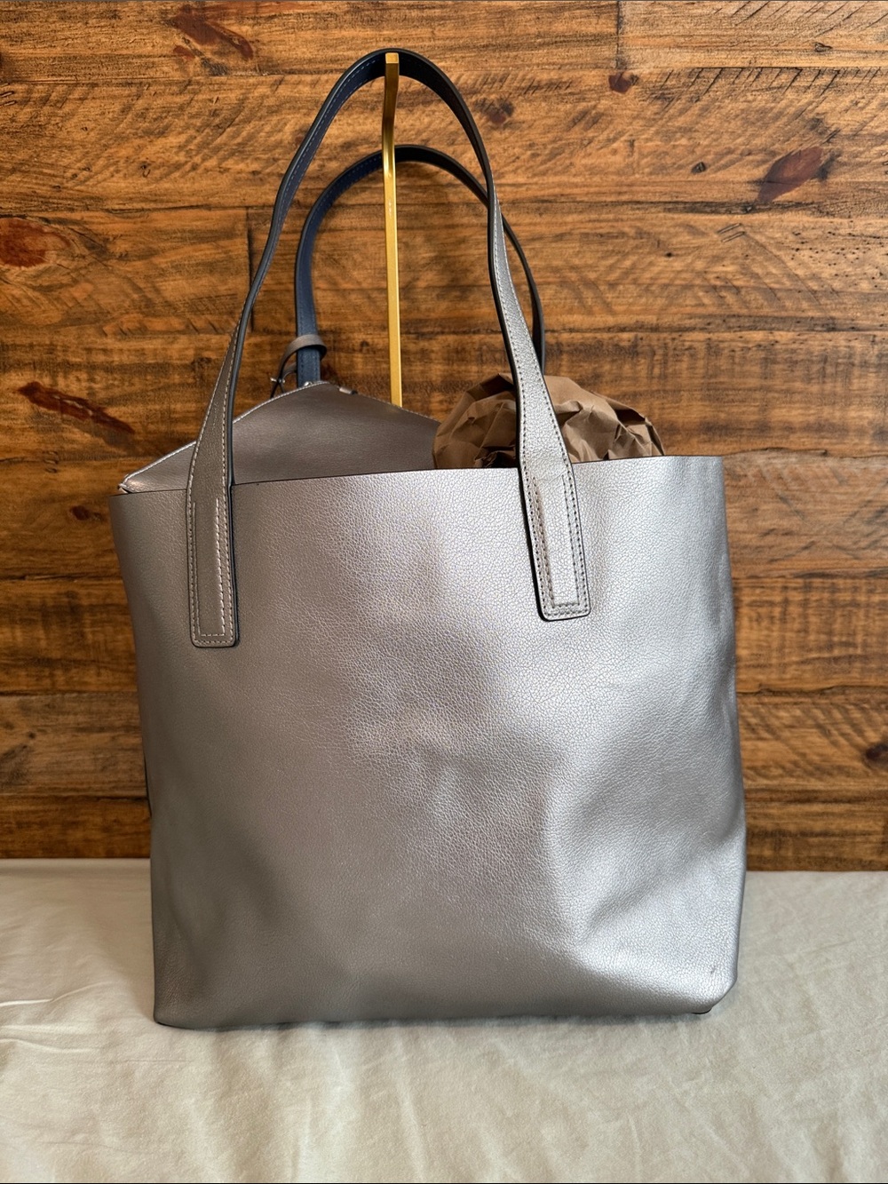 Kate spade (GUC) Metallic Silver Reversible Tote with Wristlet Pouch - Picture 7 of 10